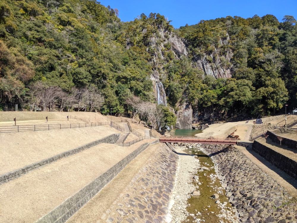 飛雪の滝キャンプ場の滝の景観