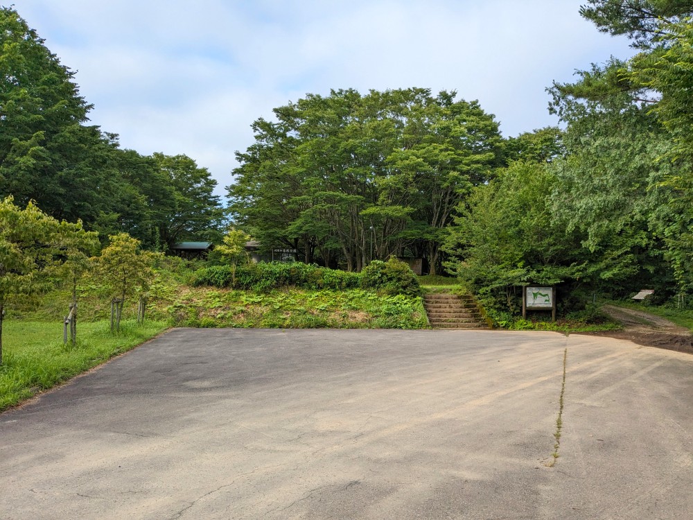 刈安山キャンプ場の駐車場