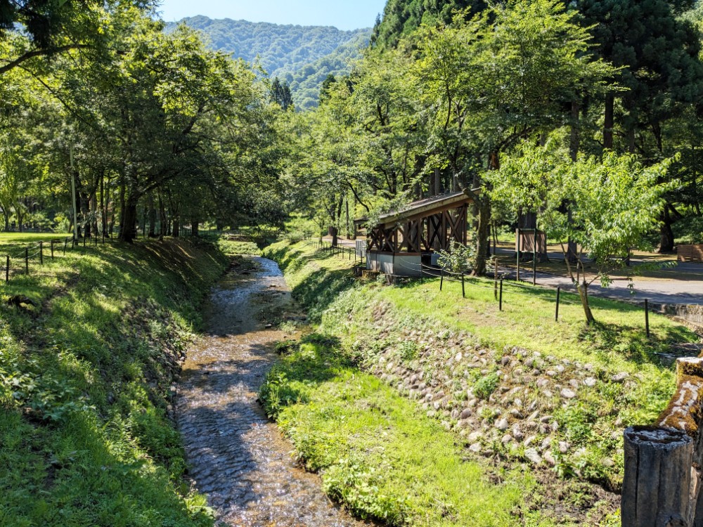 九頭竜国民休養地キャンプ場(福井県大野市)を流れる川