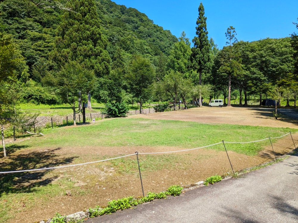 九頭竜国民休養地キャンプ場の区画サイト