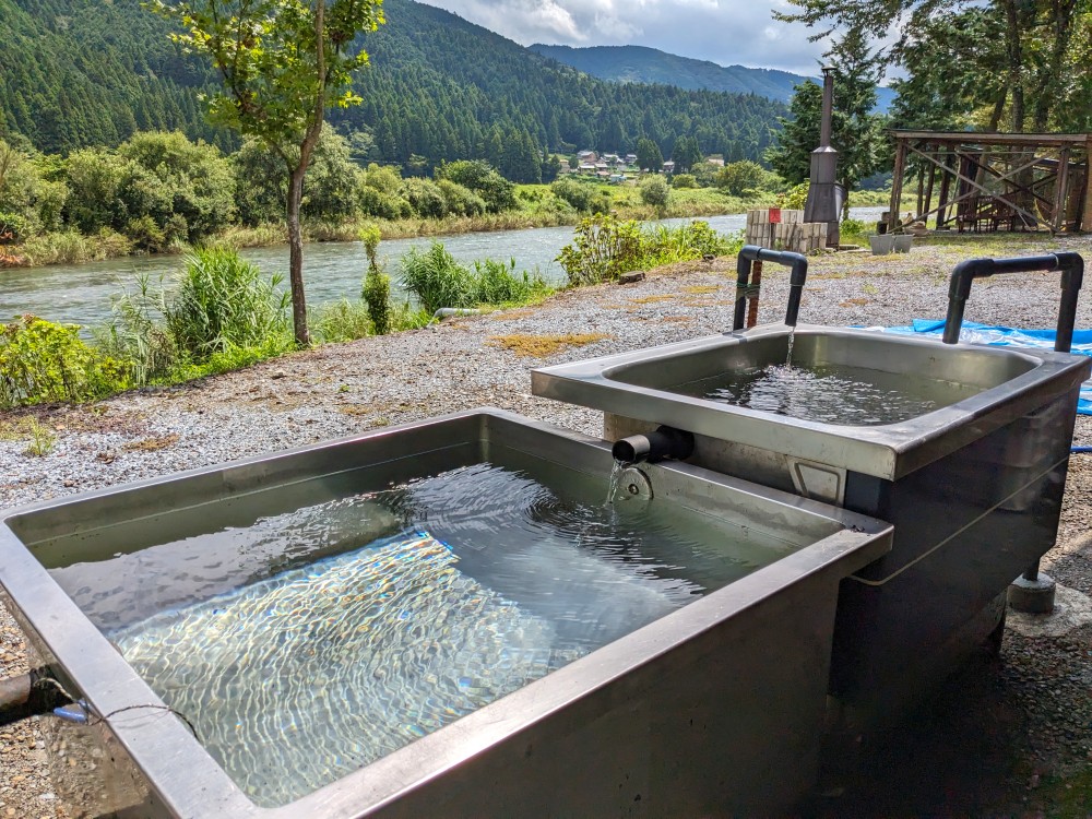 小笠原苑キャンプ場の湧き水