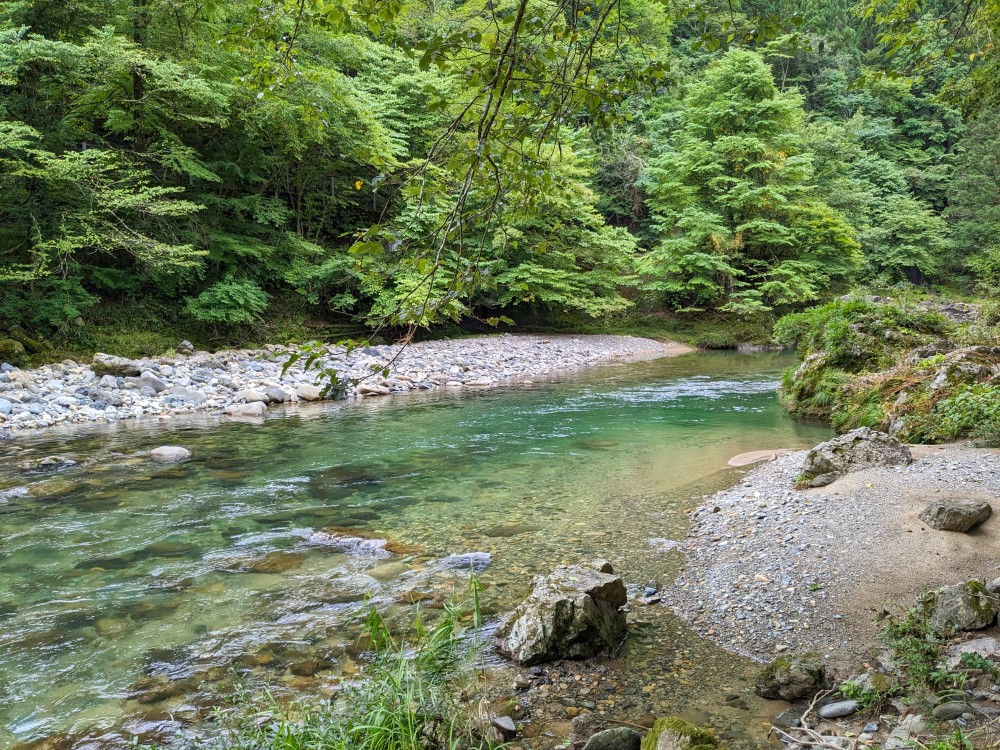 パスカル清見オートキャンプ場のそばを流れる馬瀬川