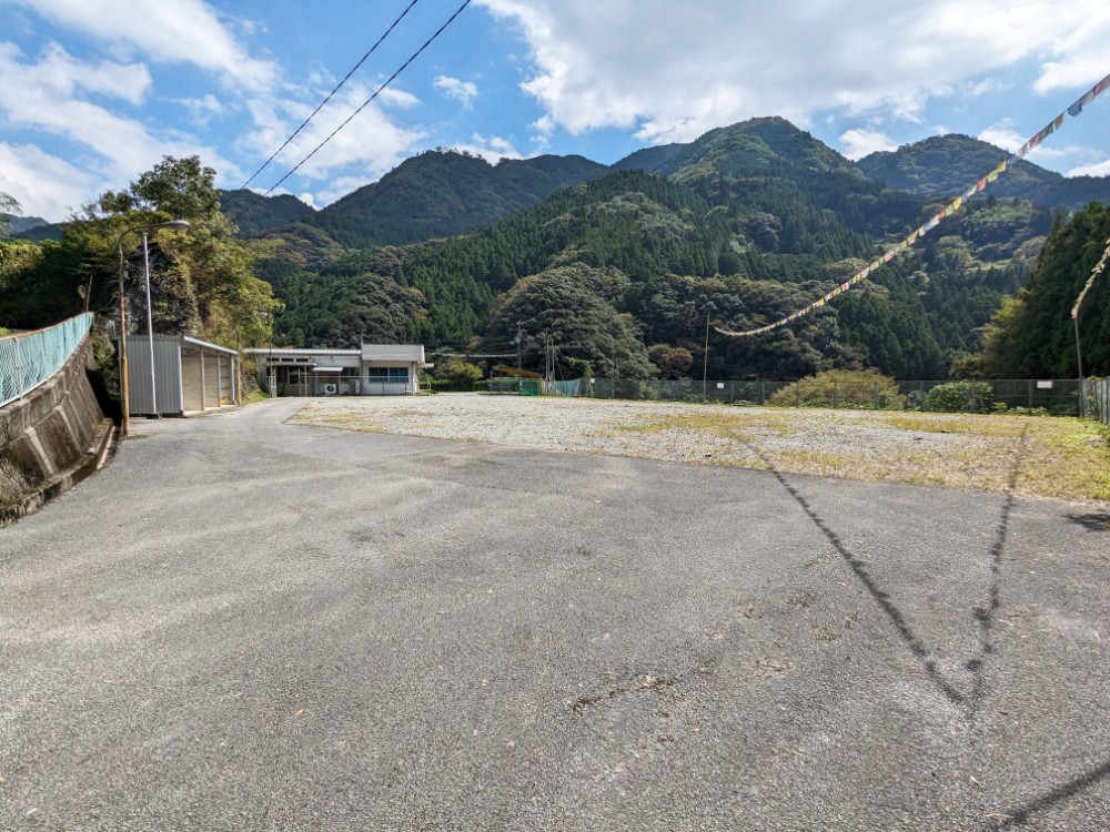 四国吉野川オートキャンプ場(高知県大豊町)の全景