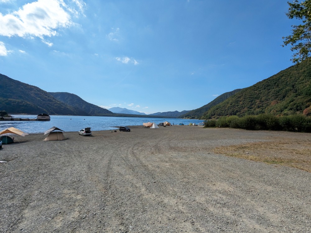 西湖・湖畔キャンプ場(山梨県富士河口湖町)の西湖側オートサイト