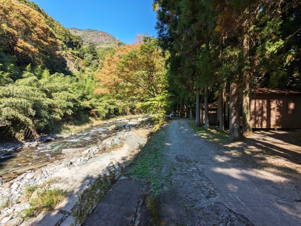 椿キャンプ場(山梨県道志村)のバンガロー