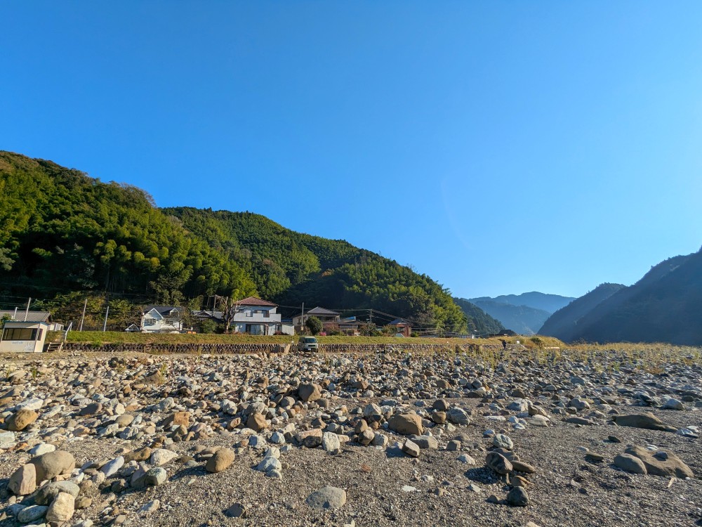 茂野島キャンプ適地の川側からの景観