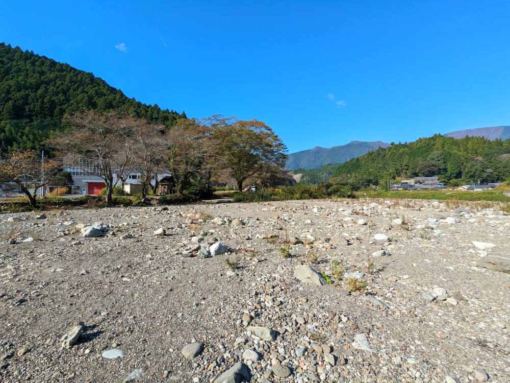 土村キャンプ適地の河原サイト