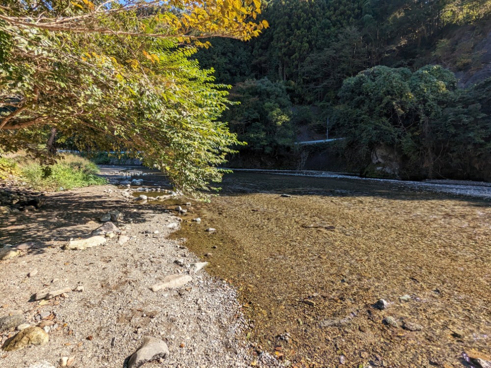 西里キャンプ適地(静岡県静岡市)の川沿いサイト