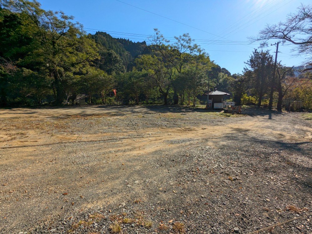 西里キャンプ適地の駐車場