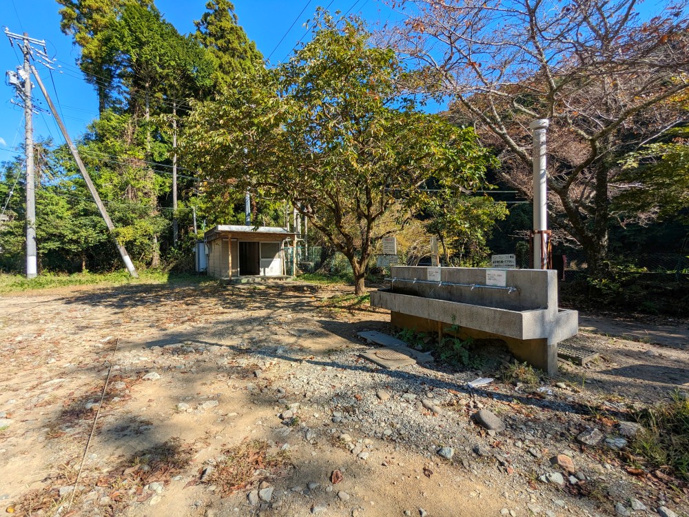 西里キャンプ適地の炊事場