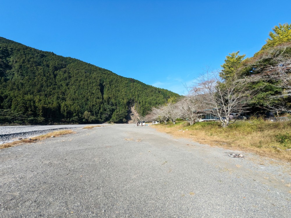 秋葉神社前キャンプ場(静岡県浜松市)の砂利サイト