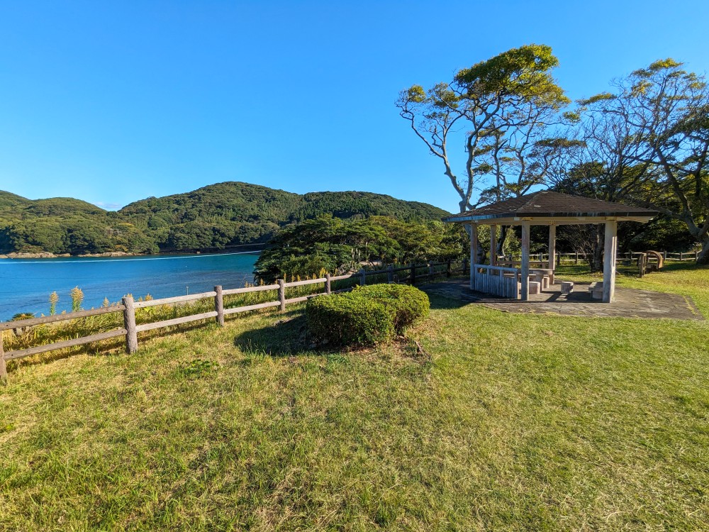 御鉾ヶ浦公園キャンプ場からの海の眺め