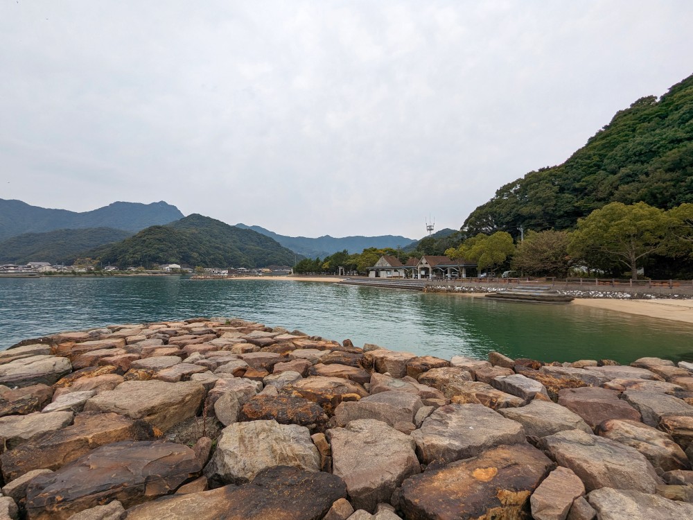 諏訪公園キャンプ場の堤防