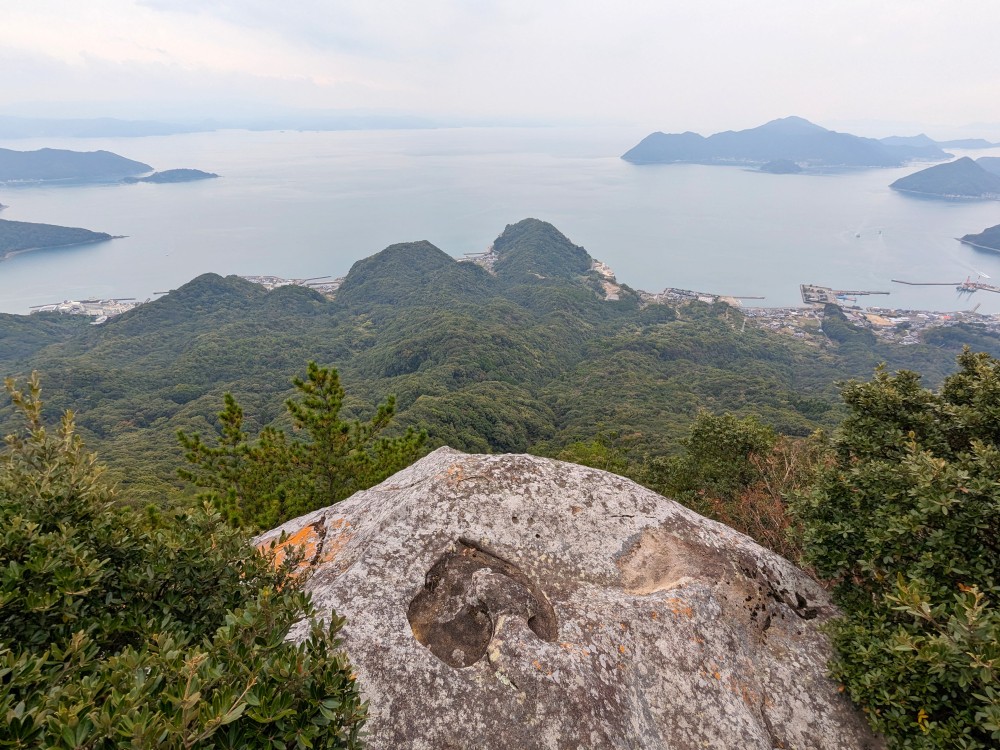 龍ヶ岳山頂自然公園キャンプ場の展望台からの天草の眺望