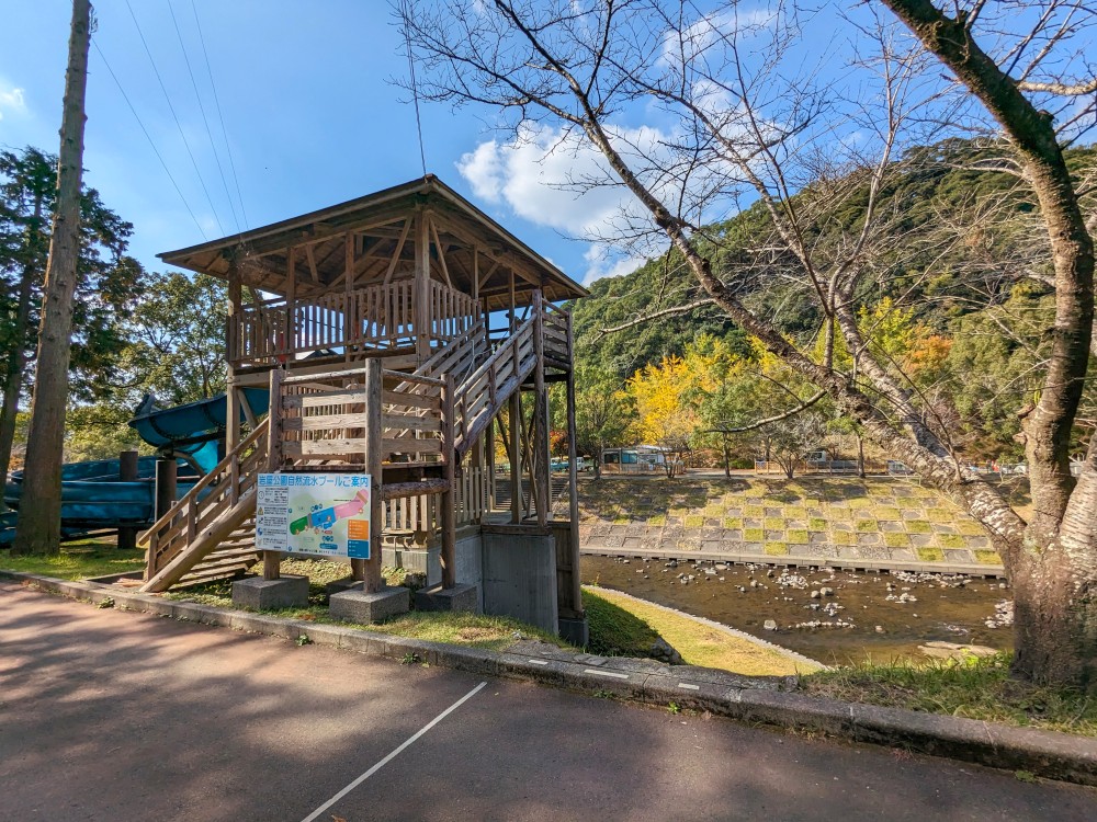 岩屋公園キャンプ場のウォータースライダー