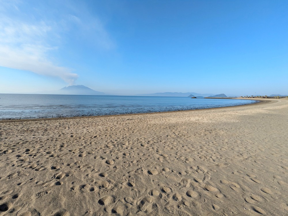 国分キャンプ海水浴場から見える桜島