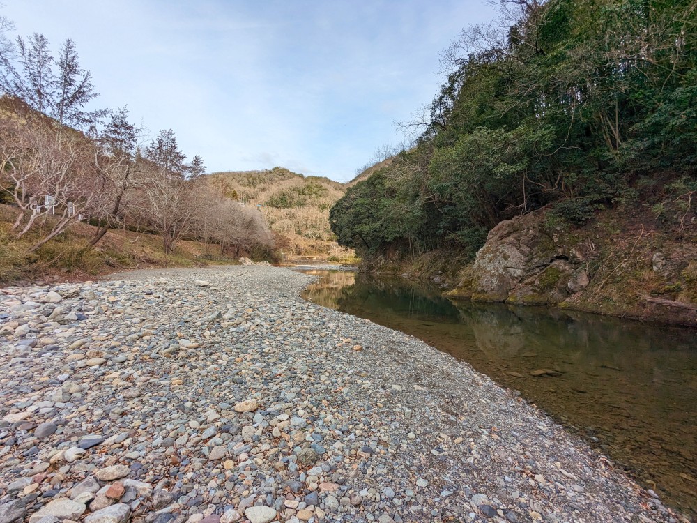 天神峡キャンプ場の高梁川沿いのサイト