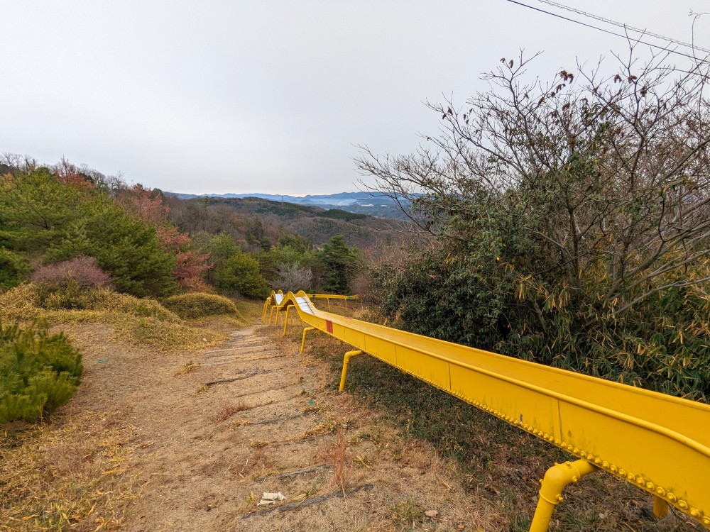 経ヶ丸グリーンパークの滑り台