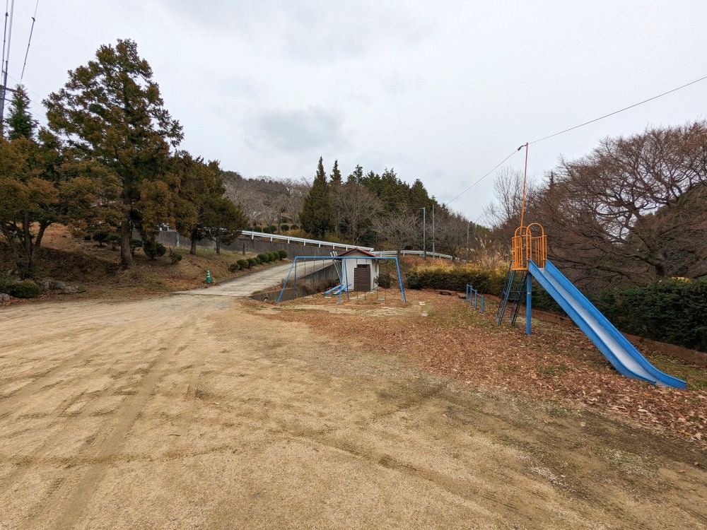 木野山キャンプ場の入口の公園