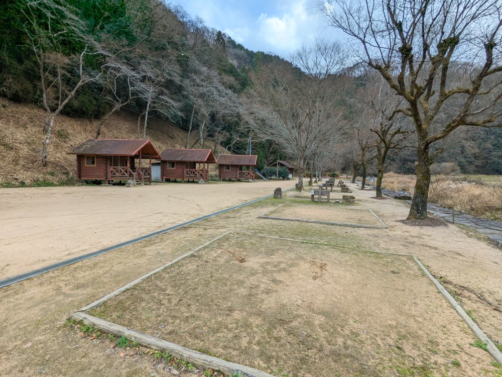 湯の瀬温泉郷キャンプ場(岡山県吉備中央町)のバンガロー