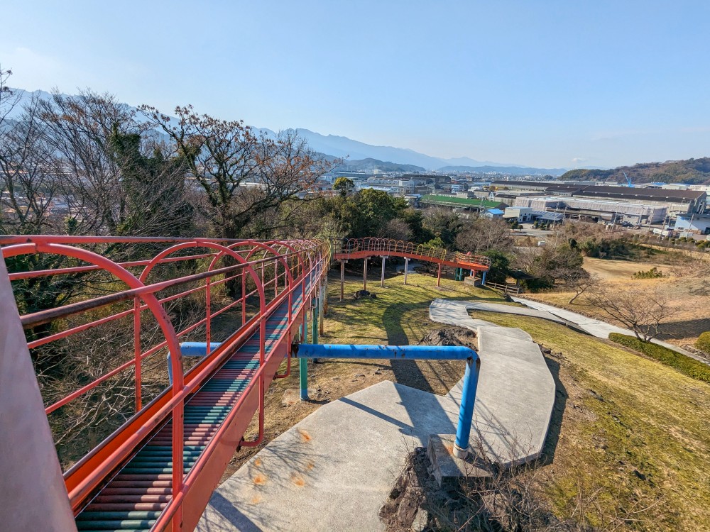 黒島海浜公園キャンプ場の巨大滑り台