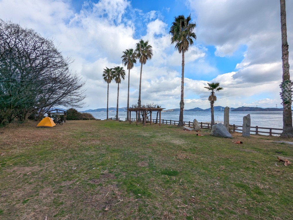 大角海浜公園キャンプ場(愛媛県今治市)のフリーサイト(かれい広場)