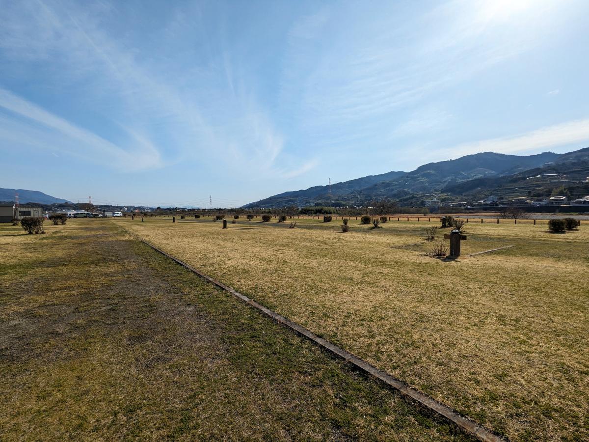 神野々緑地キャンプ場のテントサイト