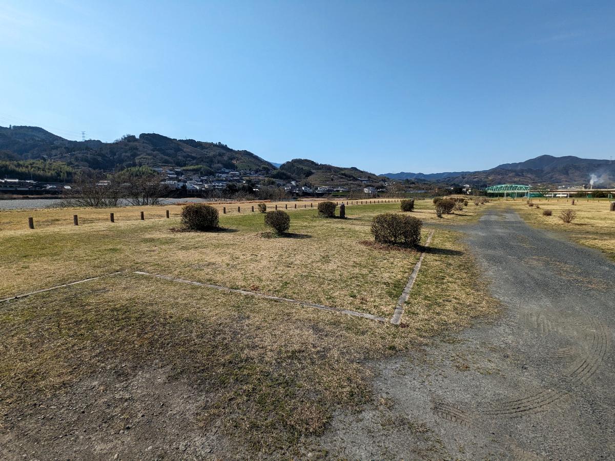 神野々緑地キャンプ場から見える紀の川