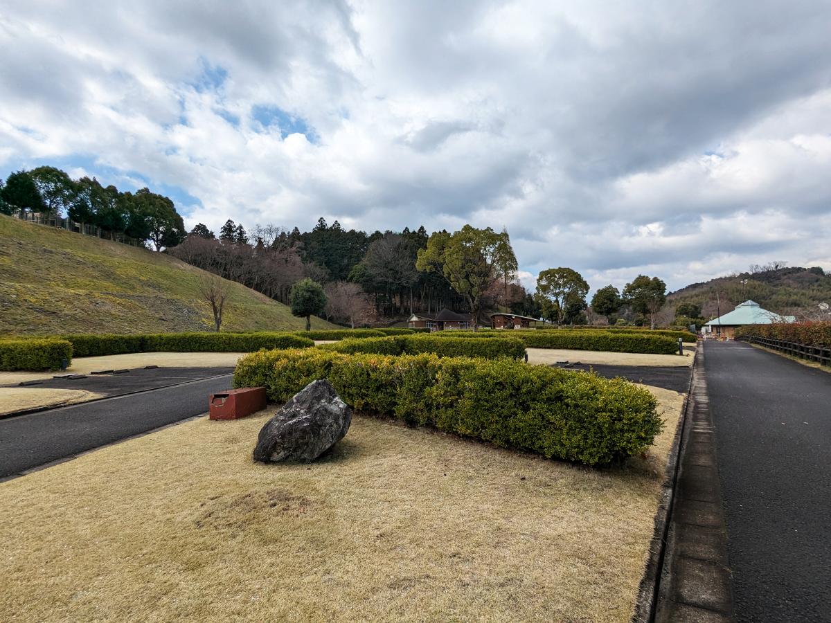 紀美野町のかみふれあい公園オートキャンプ場(和歌山県かつらぎ町)の区画テントサイト