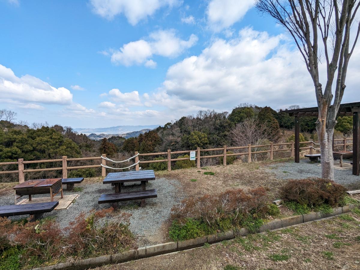 紀美野町のかみふれあい公園オートキャンプ場のバーベキュー場からの景色