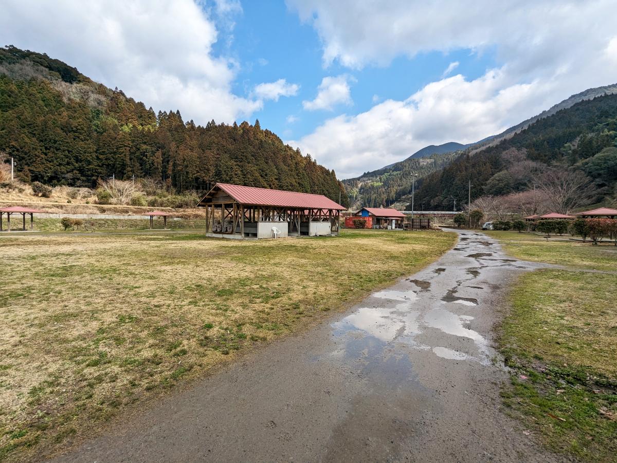 毛原オートキャンプ場の炊事場