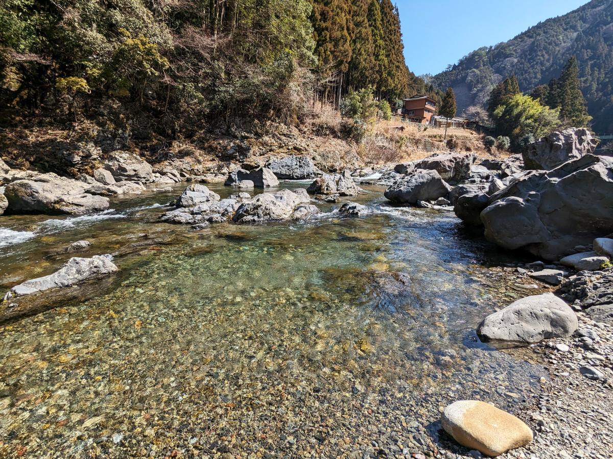 庵の郷オートキャンプ場の前を流れる天の川