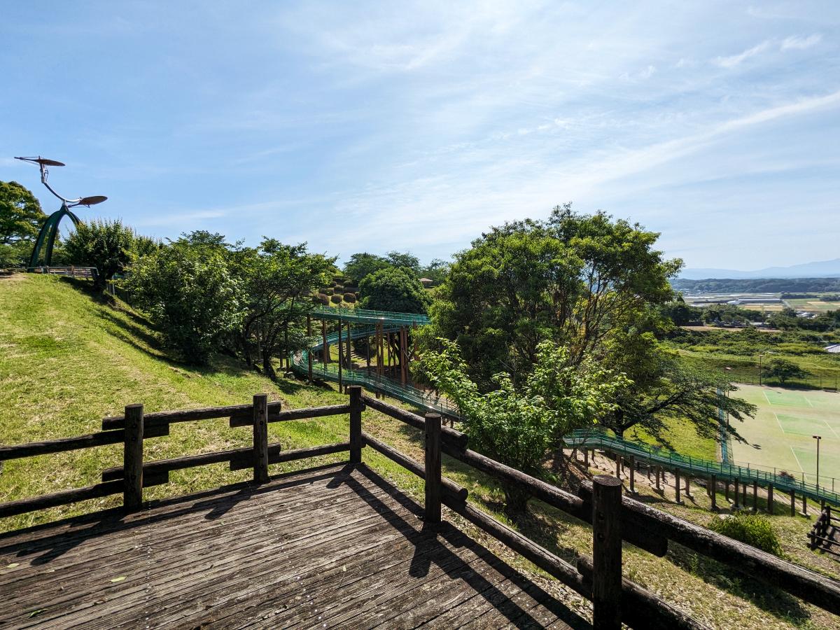 一本松農村公園キャンプ場(熊本県山鹿市)のデッキサイト