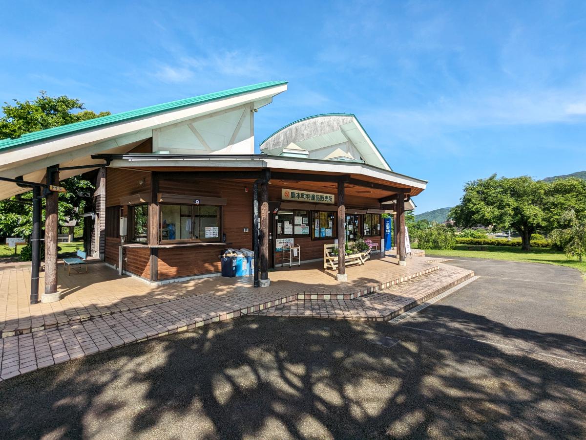 一本松農村公園キャンプ場の受付・管理棟