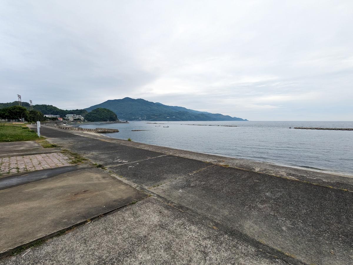 川原大池公園キャンプ場の近くの海水浴場