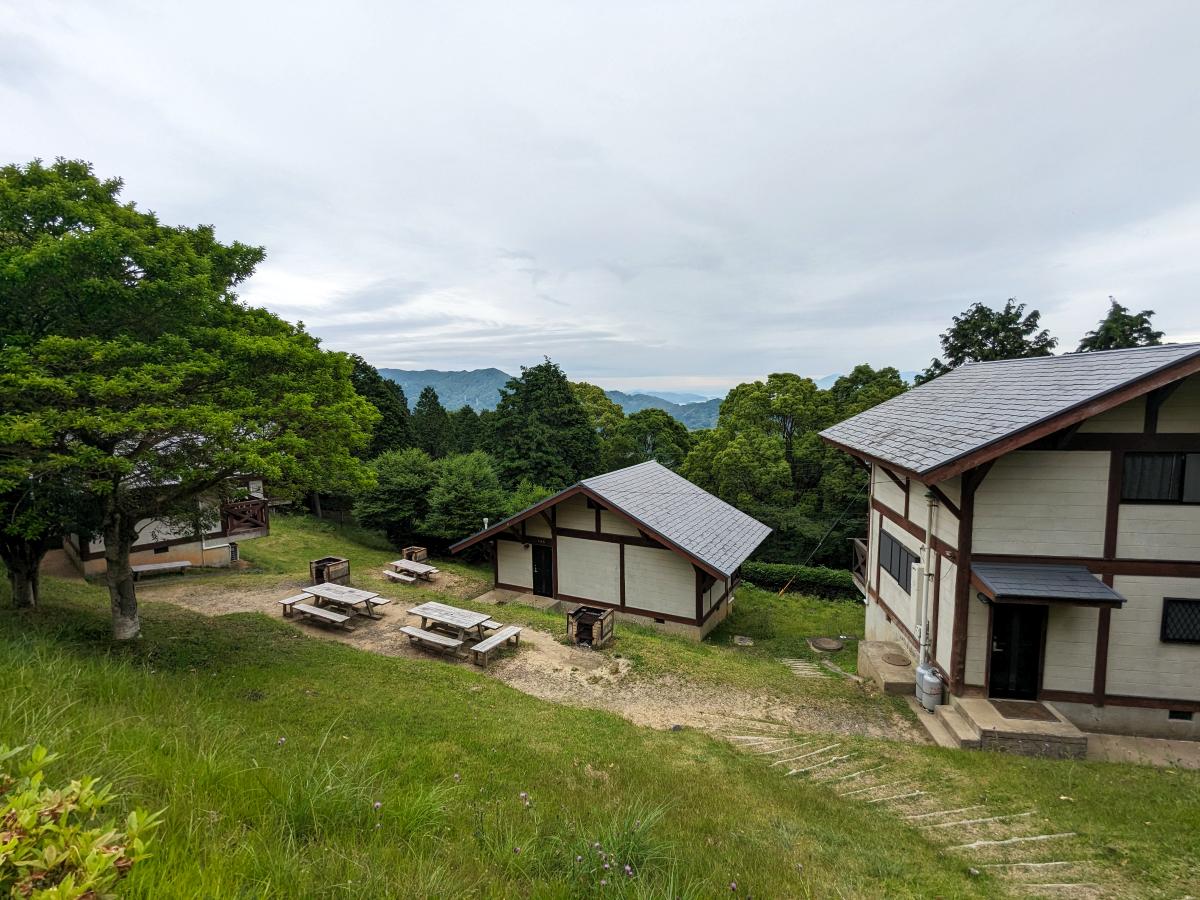 川原大池公園キャンプ場のコテージ