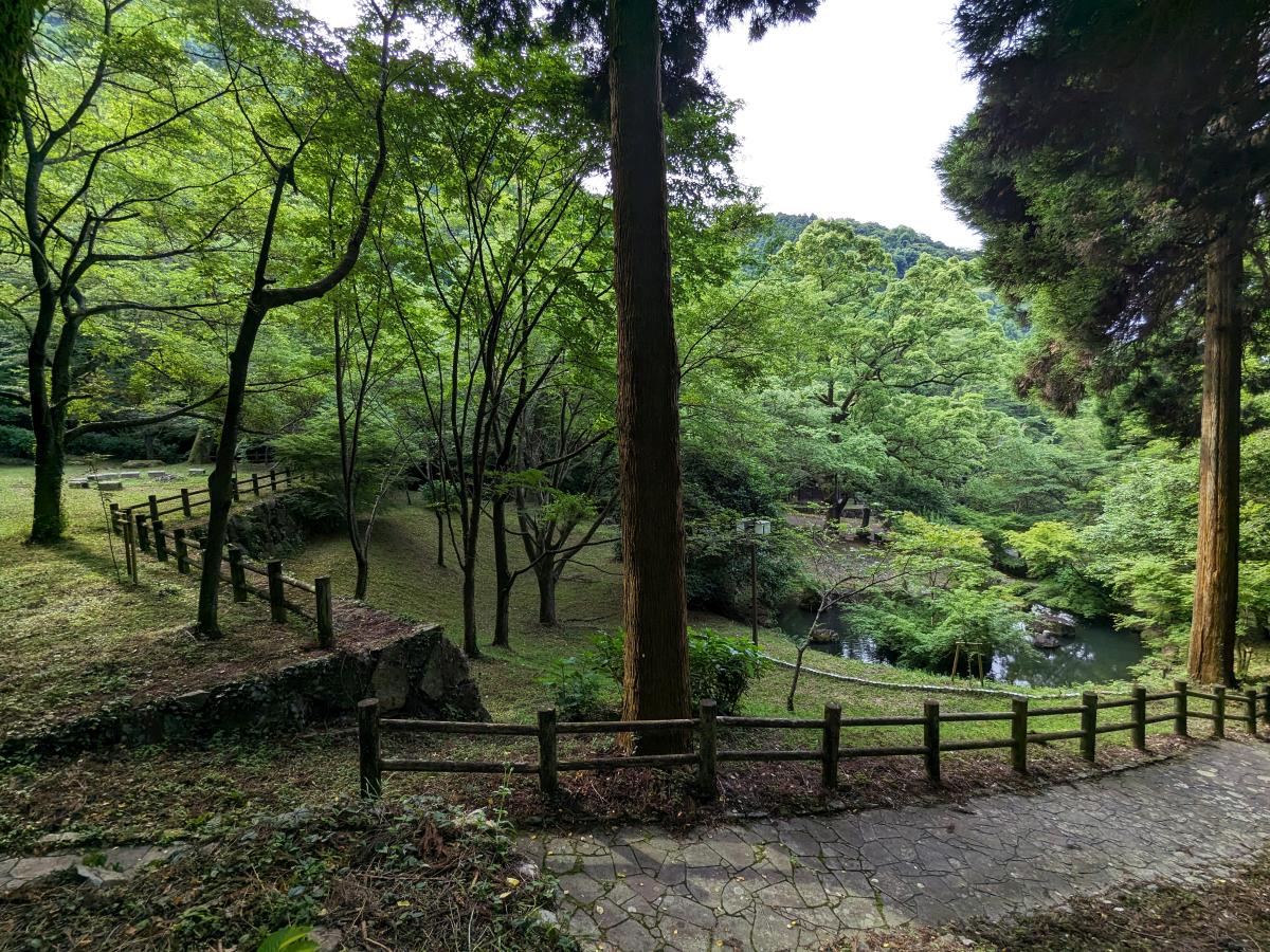 岩屋山渓桜公園の東屋