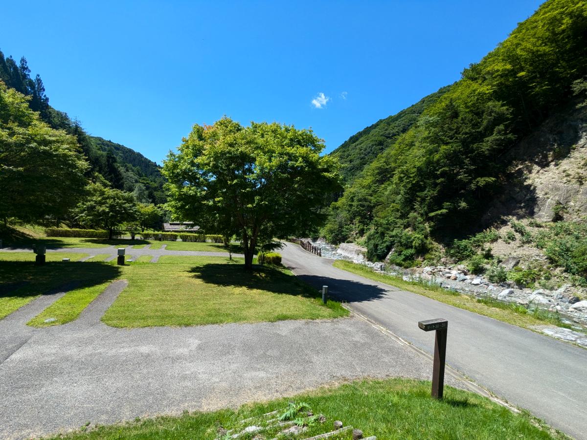 大島河原河川公園オートキャンプ場(長野県飯田市)の区画サイト