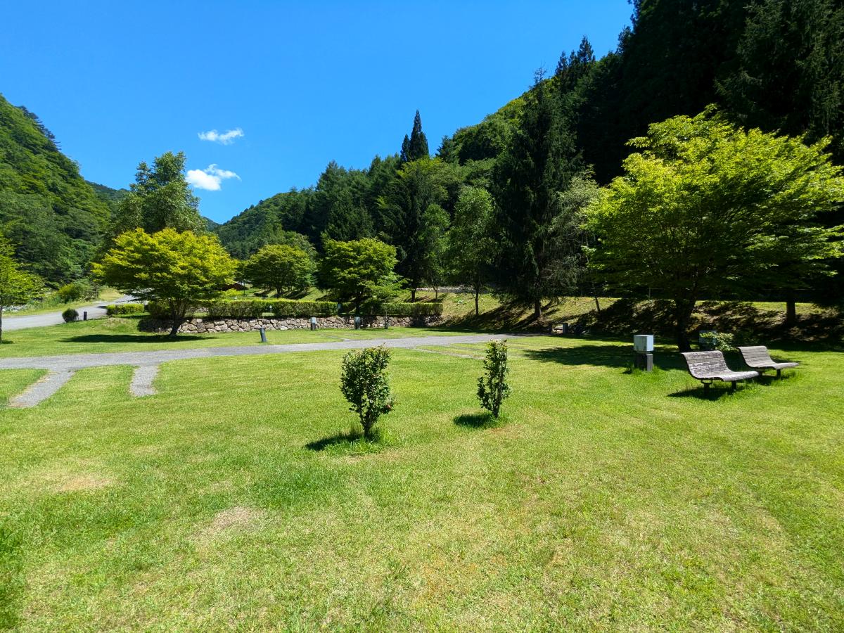 大島河原河川公園オートキャンプ場のテントサイト