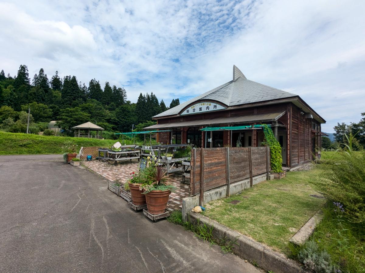 越後ハーブ香園入広瀬のカフェ・管理棟